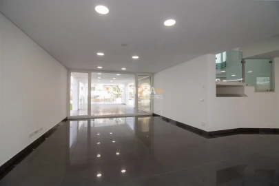 Moradia T4 para Venda em Lagos (São Sebastião e Santa Maria)