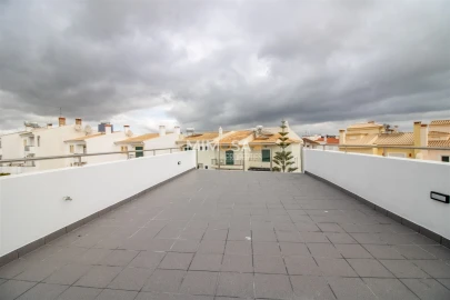 Moradia T4 para Venda em Lagos (São Sebastião e Santa Maria)