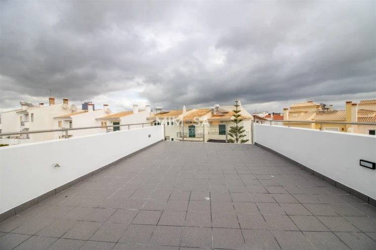 Moradia T4 para Venda em Lagos (São Sebastião e Santa Maria) Foto 30