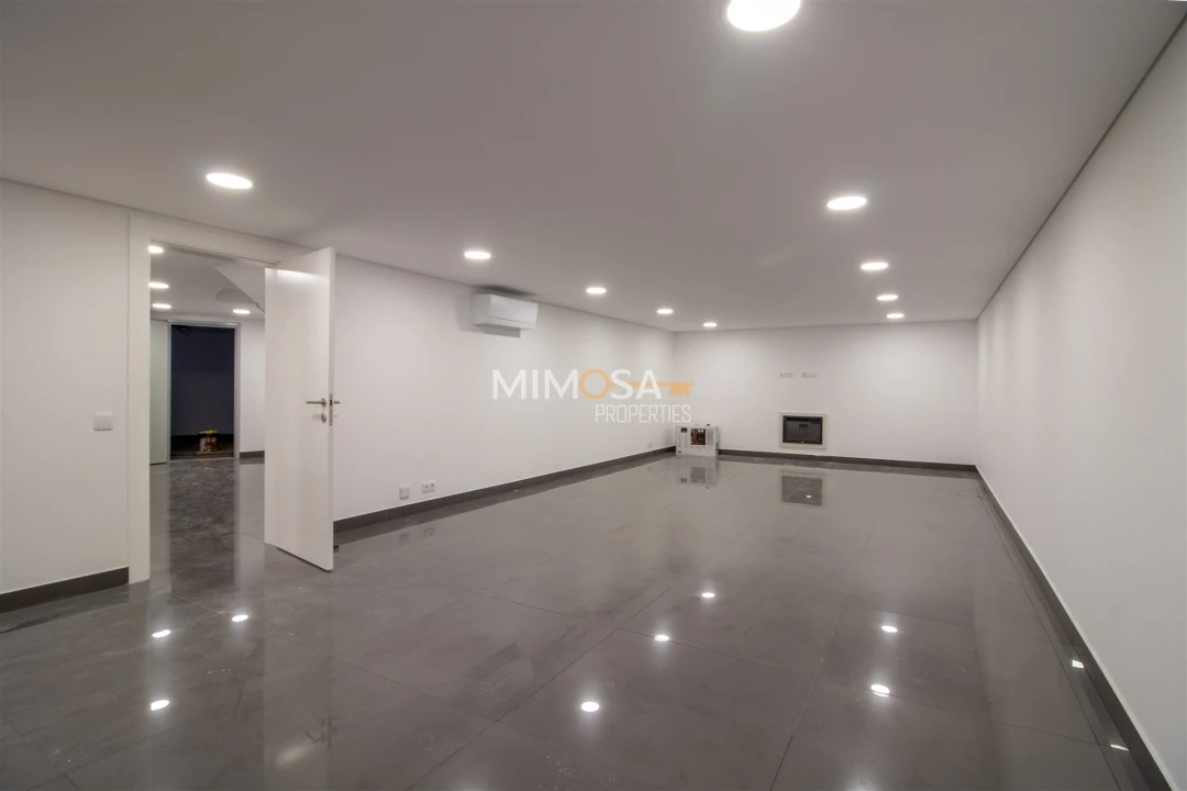 Moradia T4 para Venda em Lagos (São Sebastião e Santa Maria) Foto 16