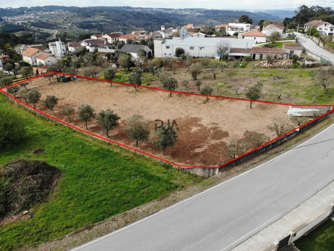 Terreno para Venda em Fornos de Maceira Dão Foto 1