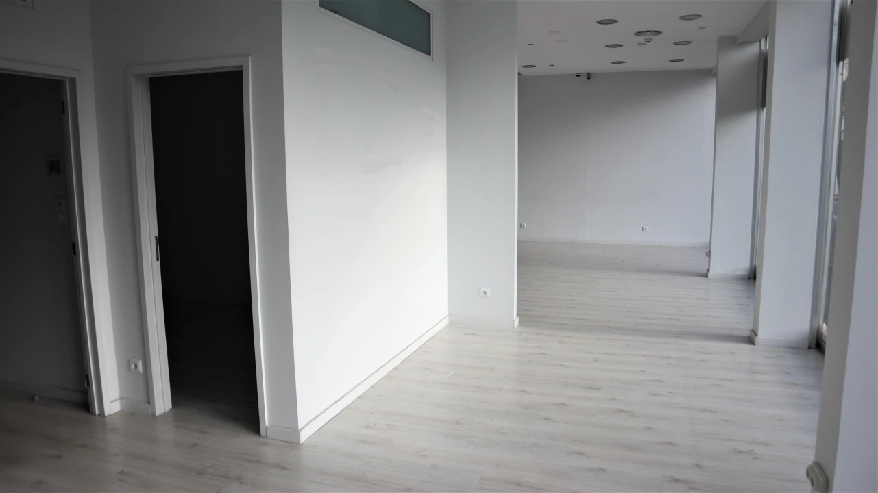 Loja para Venda em São Mamede de Infesta e Senhora da Hora Foto 4