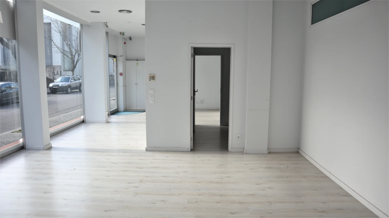 Loja para Venda em São Mamede de Infesta e Senhora da Hora Foto 2