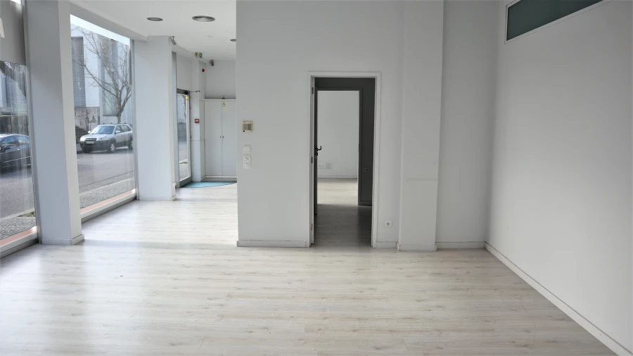 Loja para Venda em São Mamede de Infesta e Senhora da Hora Foto 2