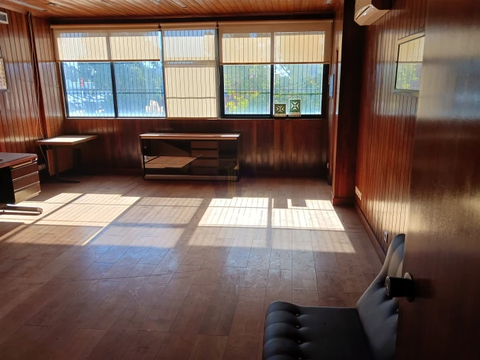 Escritório para Arrendamento em Moreira Foto 2