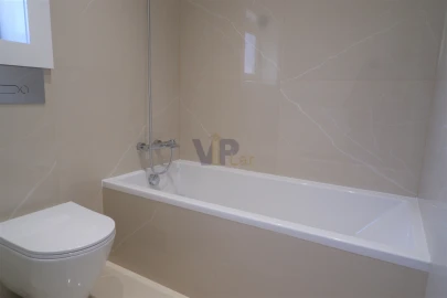 Apartamento T3 para Venda em Lordelo do Ouro e Massarelos