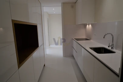 Apartamento T3 para Venda em Lordelo do Ouro e Massarelos