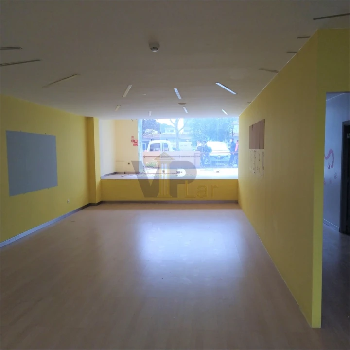 Escritório para Arrendamento em Paranhos Foto 1