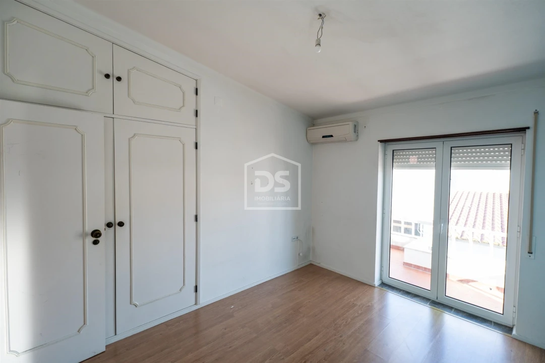 Moradia T5 para Venda em Leiria, Pousos, Barreira e Cortes Foto 32