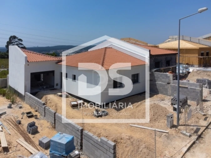 Moradia T2 para Venda em Golpilheira Foto 22