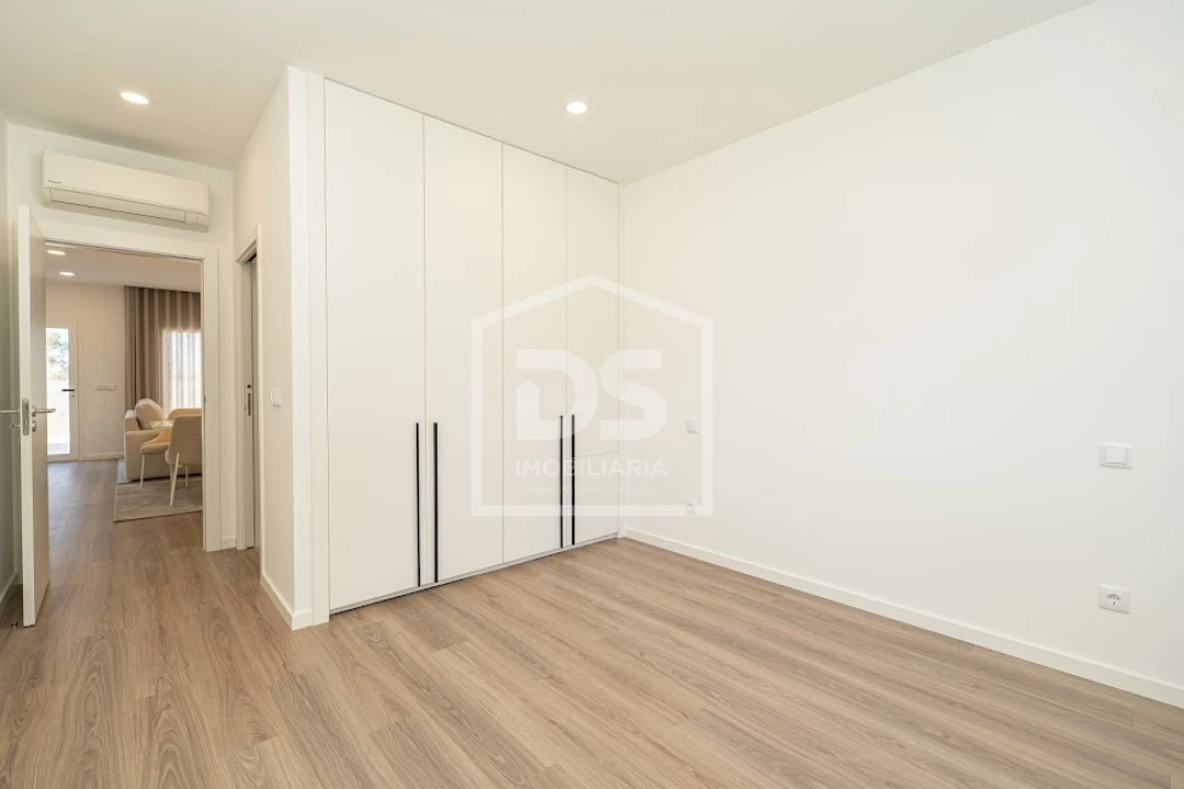 Moradia T2 para Venda em Golpilheira Foto 14