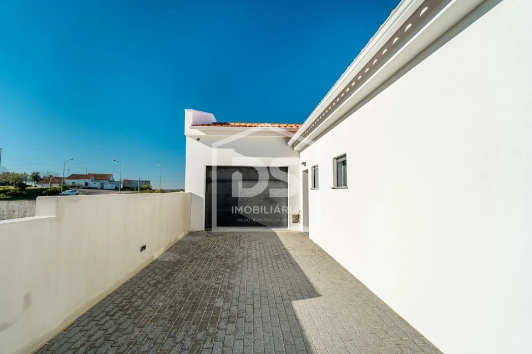 Moradia T2 para Venda em Golpilheira Foto 4