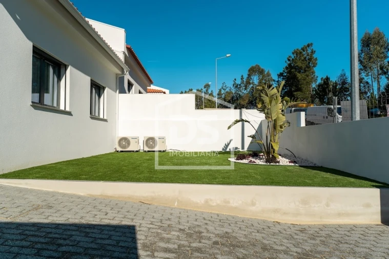 Moradia T2 para Venda em Golpilheira Foto 3