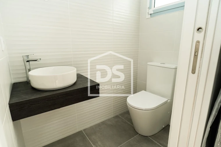 Moradia T2 para Venda em Golpilheira Foto 5