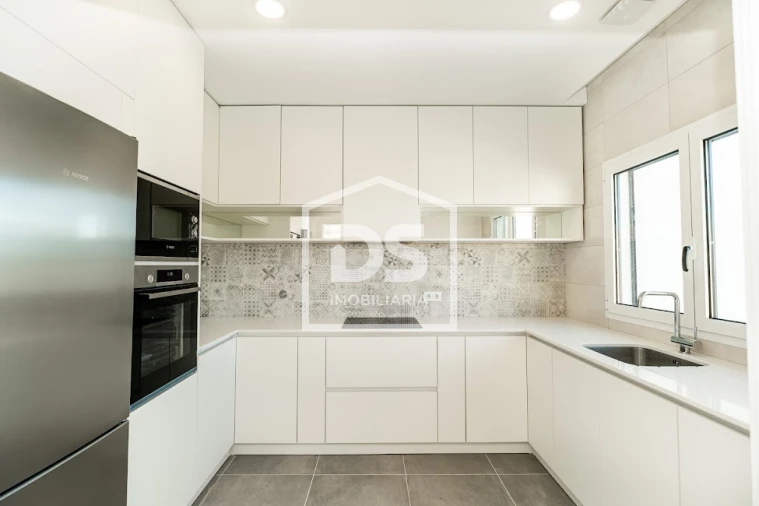 Moradia T2 para Venda em Golpilheira Foto 8