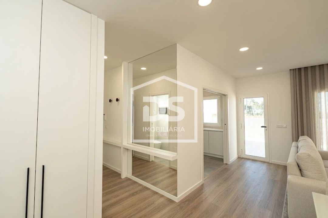 Moradia T2 para Venda em Golpilheira Foto 18