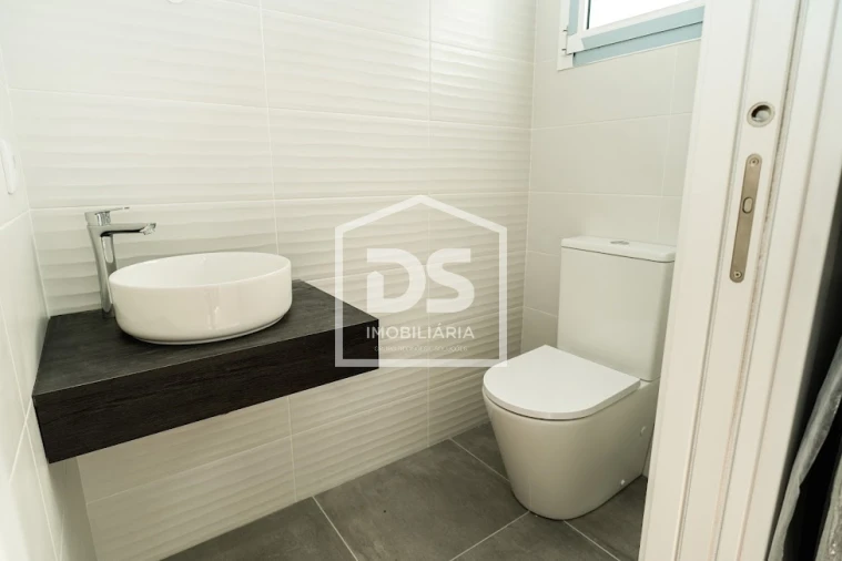 Moradia T2 para Venda em Golpilheira Foto 4