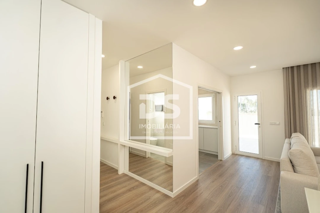 Moradia T2 para Venda em Golpilheira Foto 18