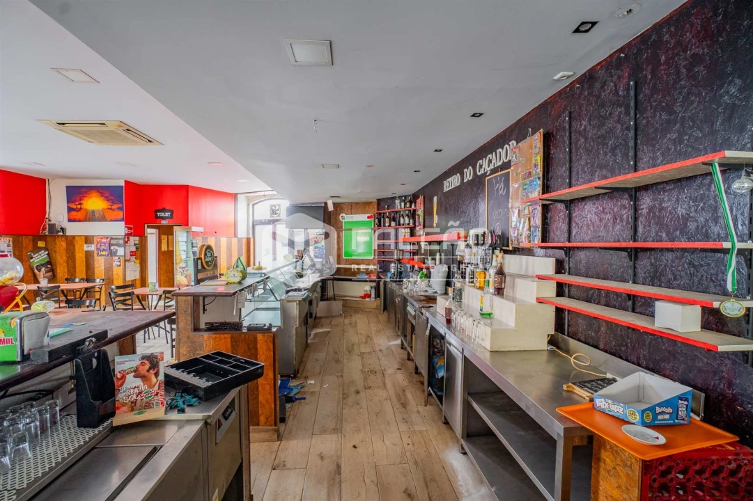 Prédio para Venda em Alcanhões Foto 17