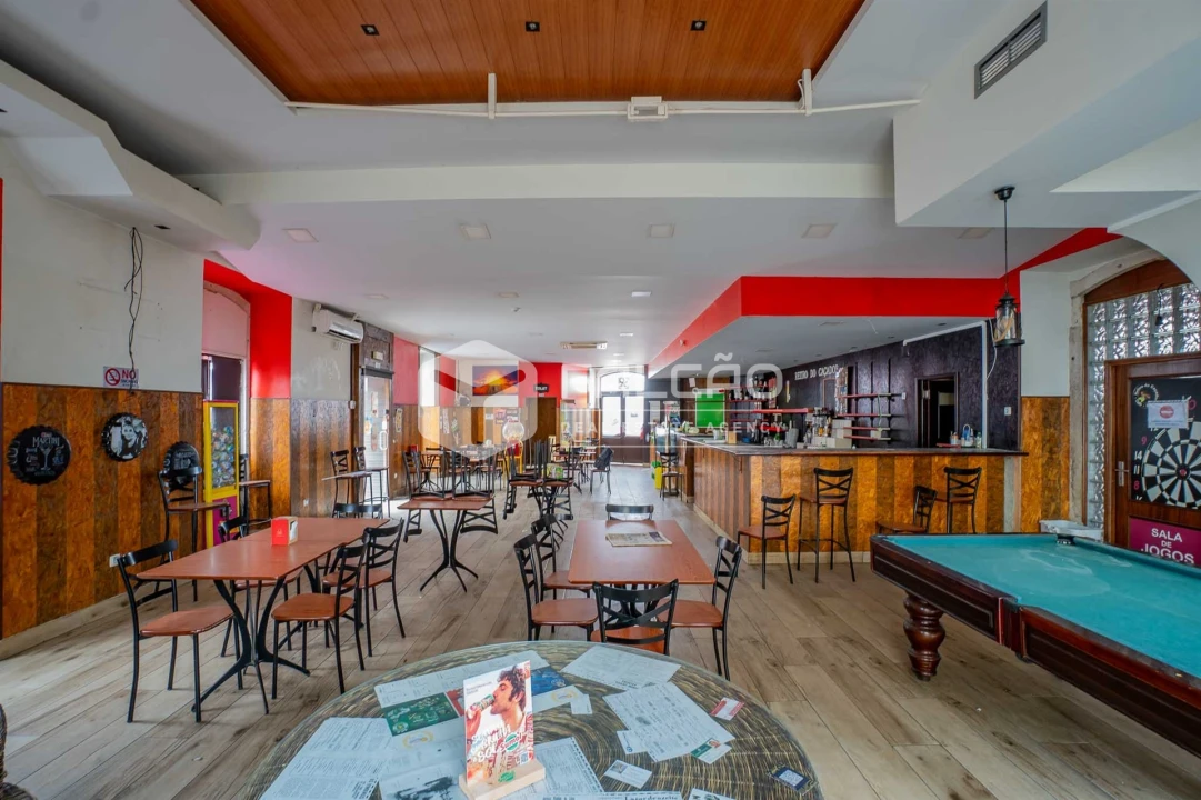 Prédio para Venda em Alcanhões Foto 4