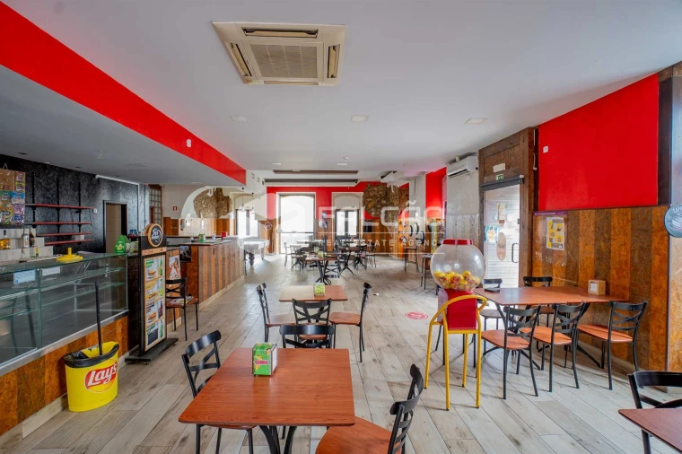 Prédio para Venda em Alcanhões Foto 10