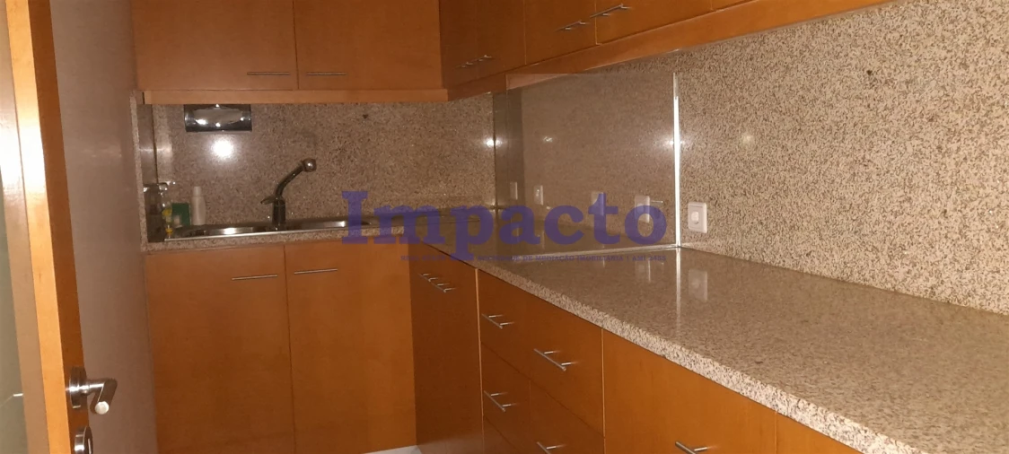 Loja para Arrendamento em Lordelo do Ouro e Massarelos Foto 4