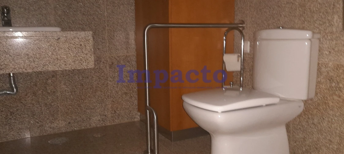 Loja para Arrendamento em Lordelo do Ouro e Massarelos Foto 6