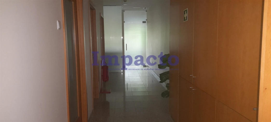 Loja para Arrendamento em Lordelo do Ouro e Massarelos Foto 17