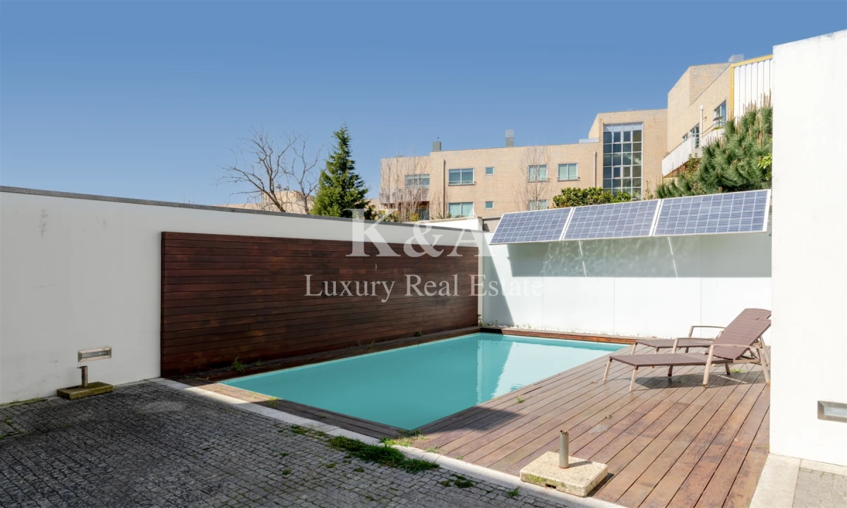 Moradia T4 para Venda em Lordelo do Ouro e Massarelos Foto 1