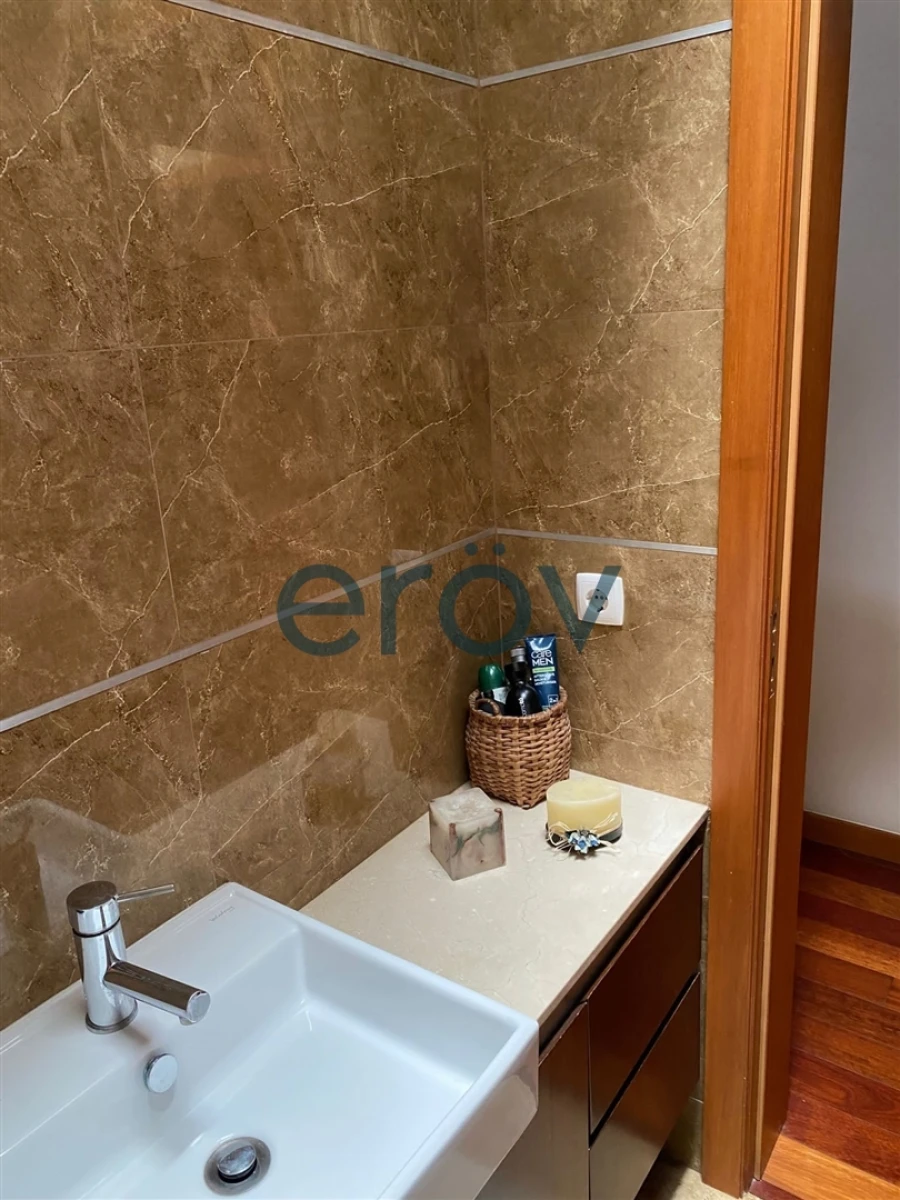 Moradia T5 para Venda em São Pedro Fins Foto 53