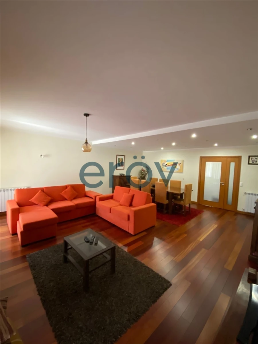 Moradia T5 para Venda em São Pedro Fins Foto 3