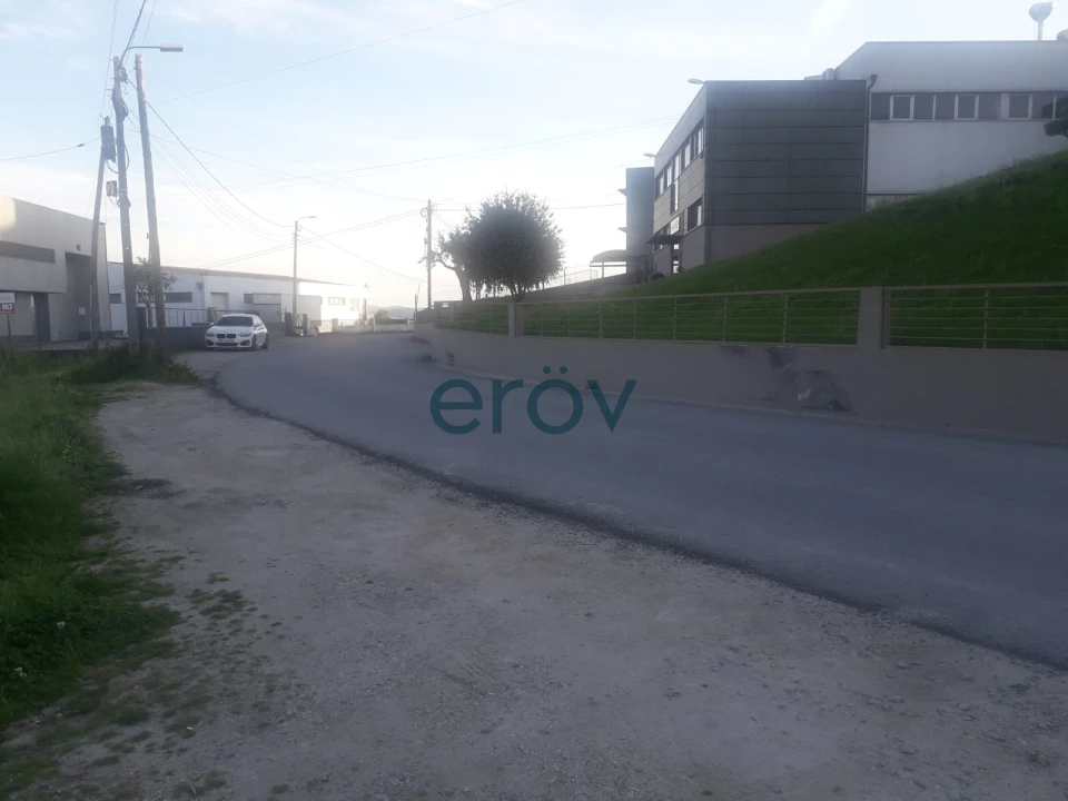 Terreno Comércio / Armazém para Venda em Selho São Lourenço e Gominhães Foto 2
