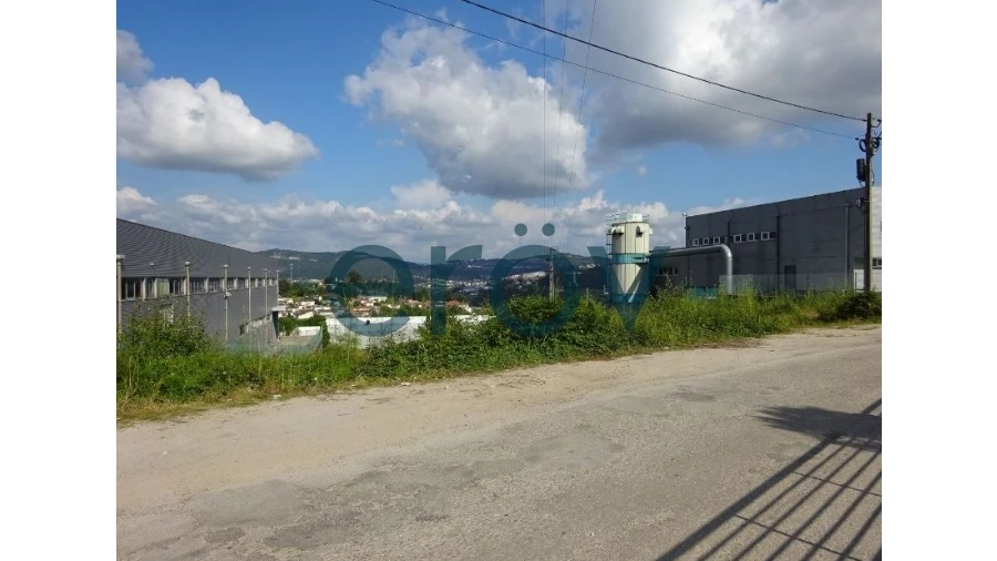 Terreno Comércio / Armazém para Venda em Selho São Lourenço e Gominhães