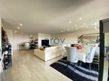 Apartamento T4 para Venda em Santa Marinha e São Pedro da Afurada