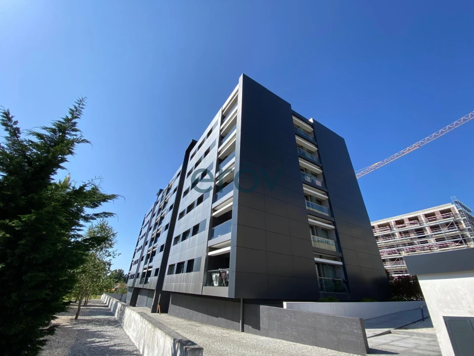 Apartamento T4 para Venda em Santa Marinha e São Pedro da Afurada Foto 1