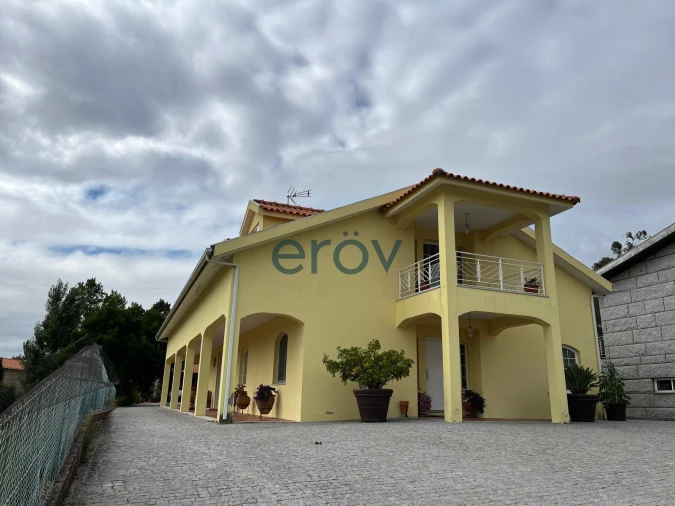 Moradia T5 para Venda em Várzea, Aliviada e Folhada Foto 1