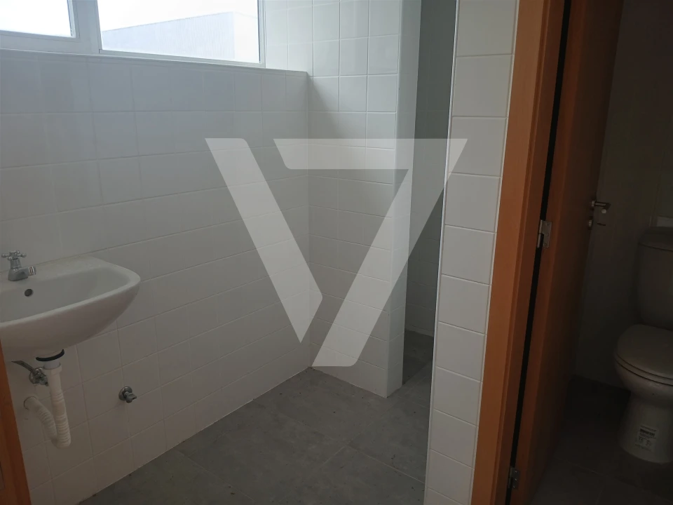 Armazém para Arrendamento em Rio Tinto Foto 12