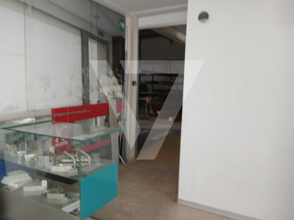 Armazém para Venda em Baguim do Monte (Rio Tinto) Foto 11