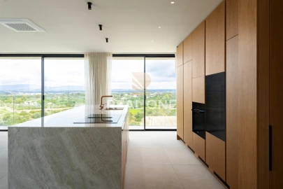 Moradia T4 para Venda em Estômbar e Parchal