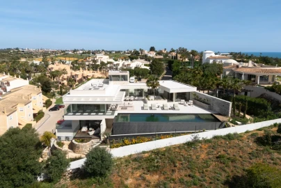 Moradia T4 para Venda em Estômbar e Parchal