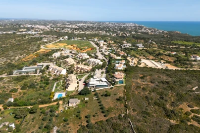 Moradia T4 para Venda em Estômbar e Parchal