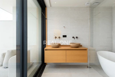 Moradia T4 para Venda em Estômbar e Parchal