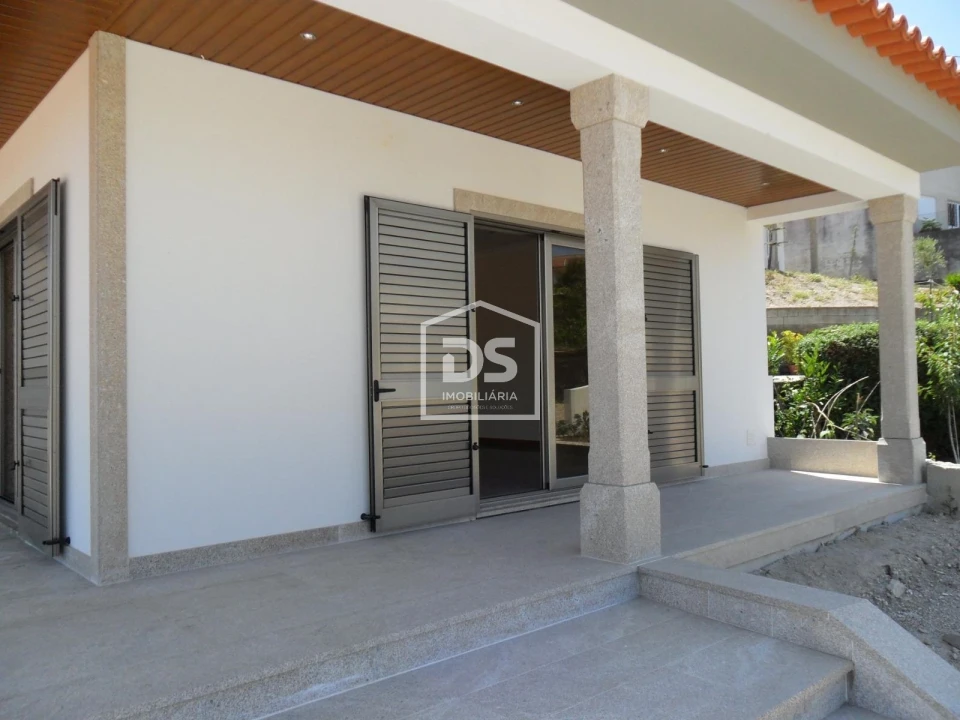 Moradia T3 para Venda em Duas Igrejas Foto 23