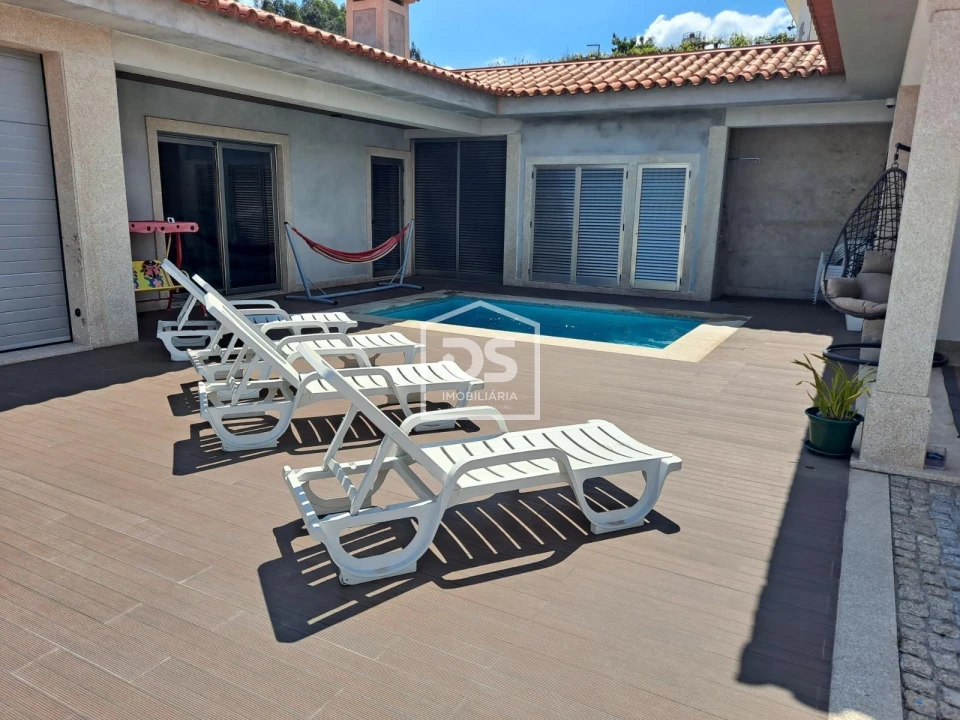 Moradia T3 para Venda em Duas Igrejas Foto 2