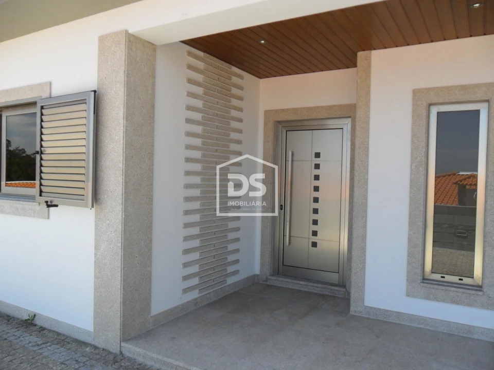 Moradia T3 para Venda em Duas Igrejas Foto 22