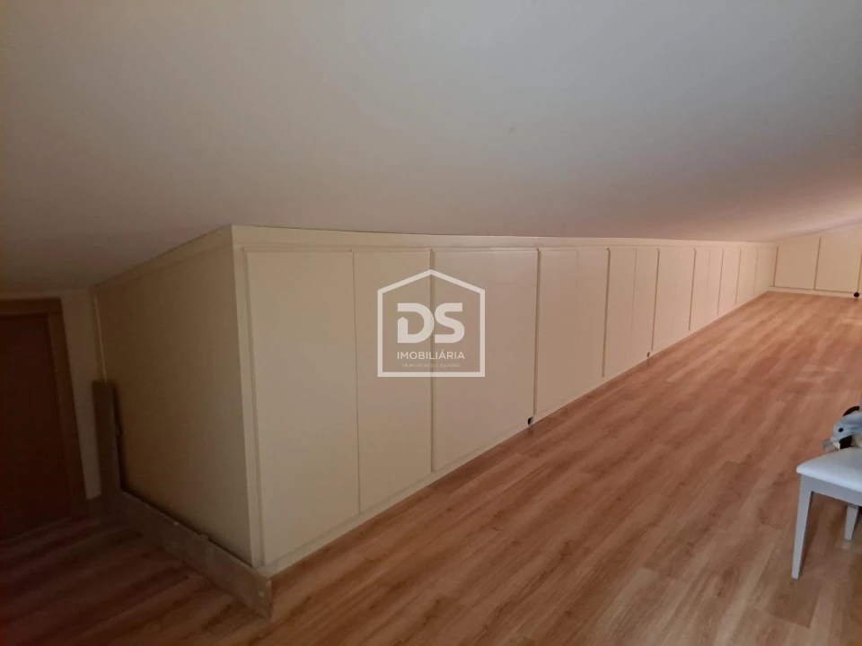 Moradia T3 para Venda em Duas Igrejas Foto 30