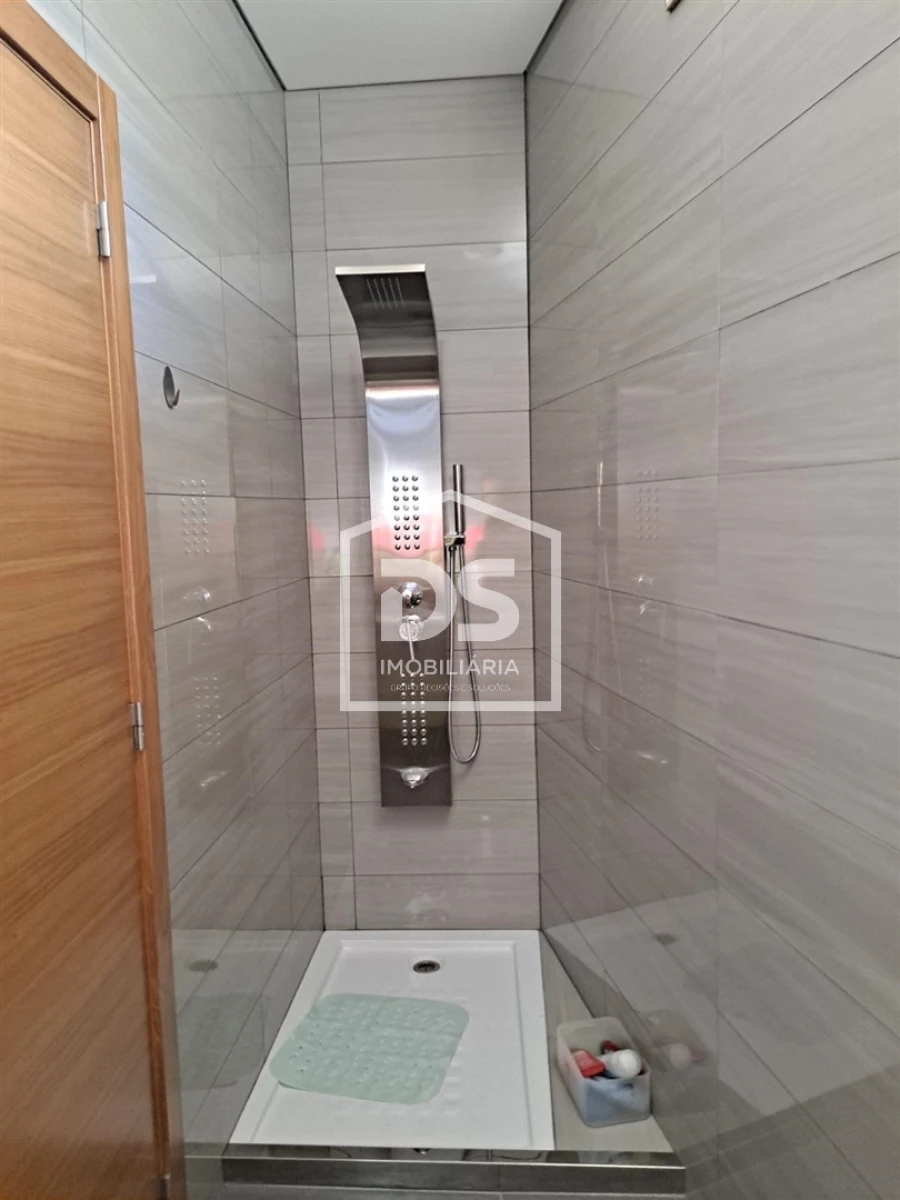 Moradia T3 para Venda em Duas Igrejas Foto 35