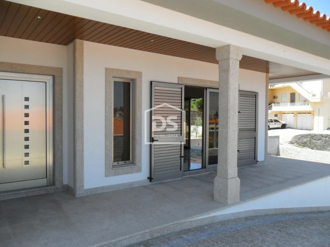 Moradia T3 para Venda em Duas Igrejas Foto 21