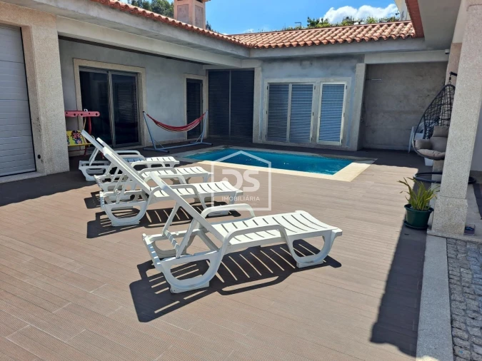 Moradia T3 para Venda em Duas Igrejas Foto 2