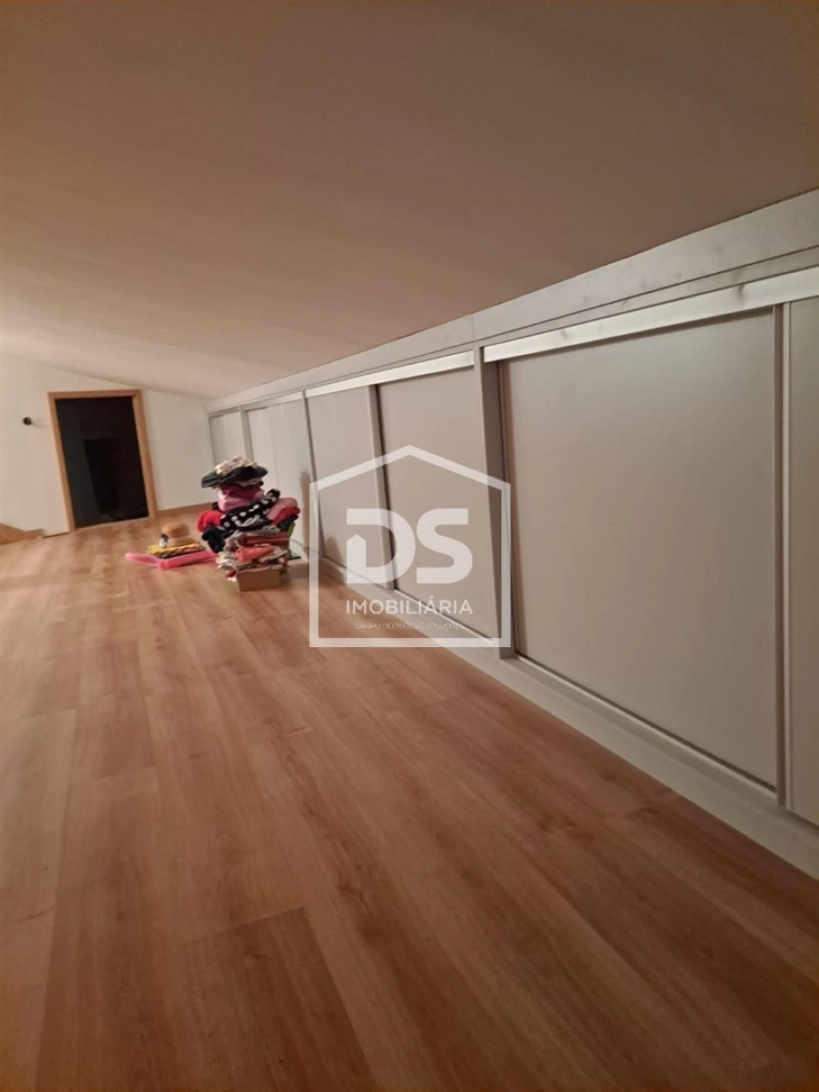 Moradia T3 para Venda em Duas Igrejas Foto 17